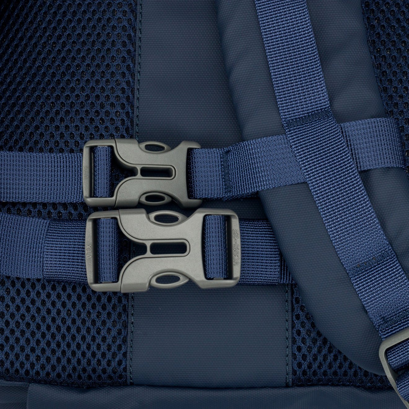 Elliker Kiln Hooded Zip Top Backpack 22L Navy - pam pam