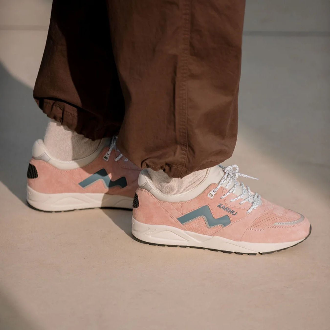 Karhu Womens Aria 95 Trainer Cameo Rose / Blue Mirage - pam pam