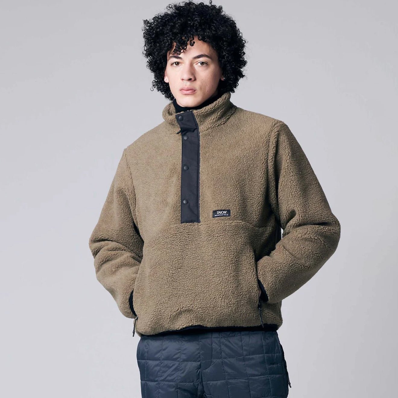 Taion Womens Pull Over Boa Hi Neck Jacket Dark Beige / Black - pam pam