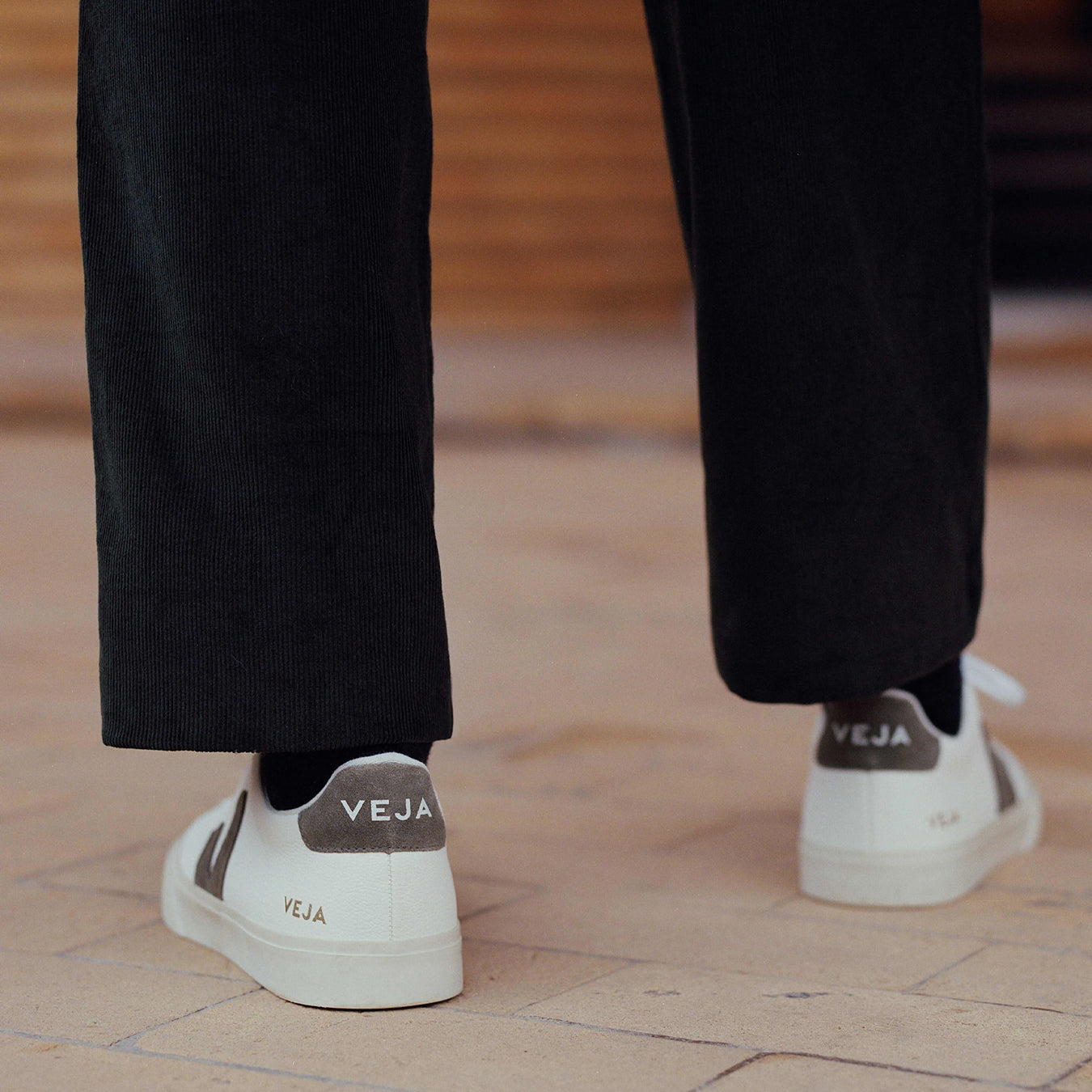 Veja Womens Campo Leather Trainer Extra-White Kaki - pam pam