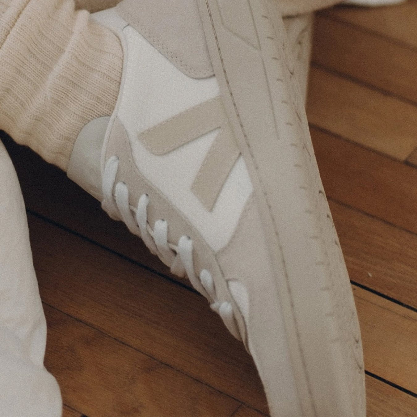 Veja V-10 Trainer White Natural Pierre - pam pam