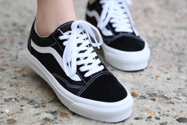 Vans vault old deals skool on feet