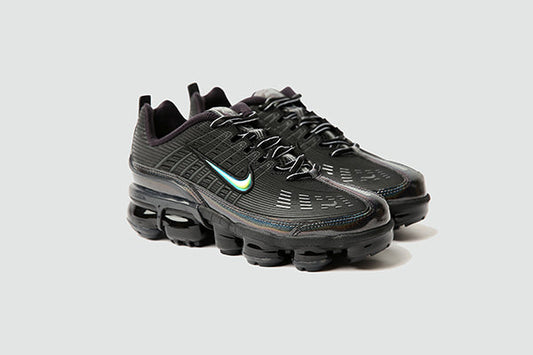 Nike Air VaporMax 360 in black with an iridescent Swoosh and a black VaporMax Air unit, on a pale grey background.