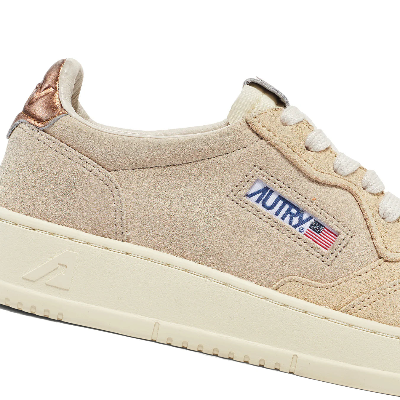 Autry Womens Medalist Low Trainer Mix Suede Geyser / Ecru