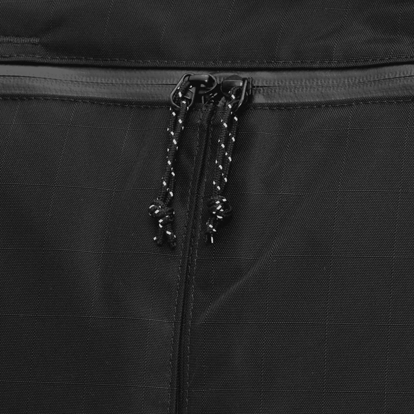 DB Utility Tote 32L Black Out