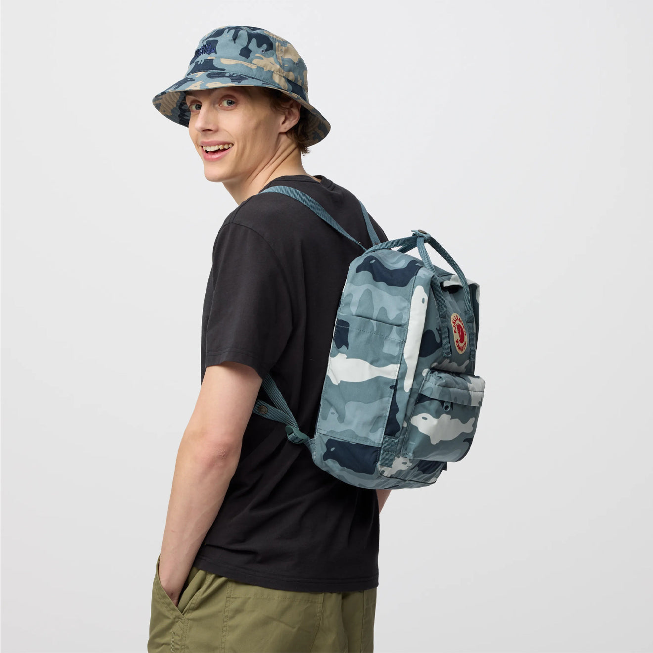 Fjallraven Kanken Graphics Backpack Chalk Rose / Hidden Animals - pam pam 