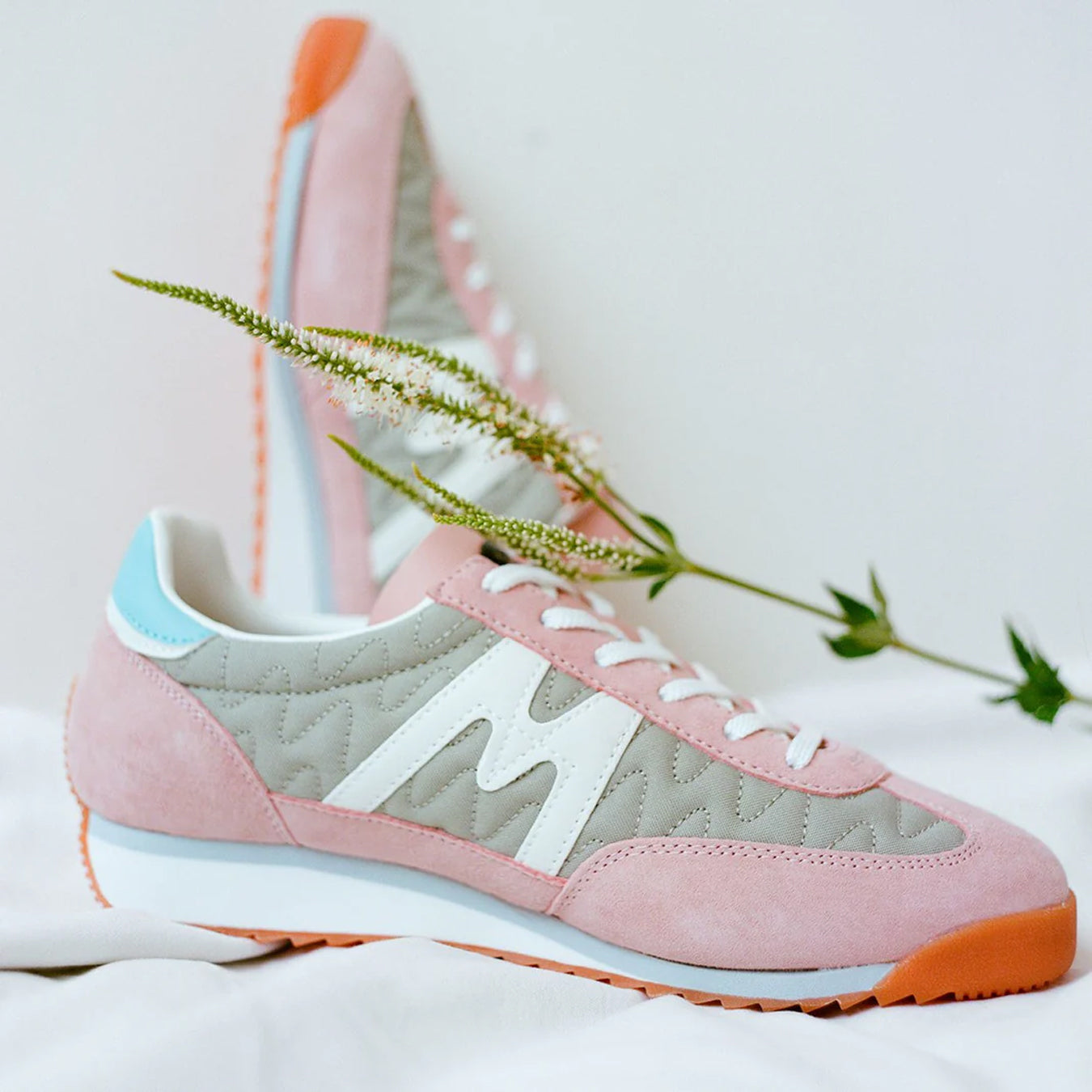 Karhu Womens Mestari Trainer Cameo Rose / White - pam pam 