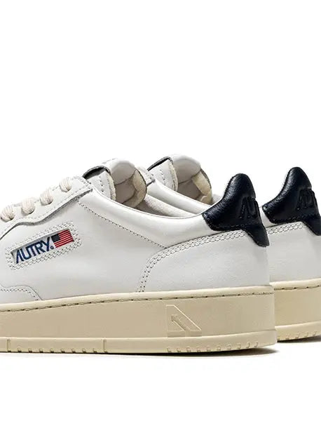 Autry Medalist Low Leather Trainers White / Space