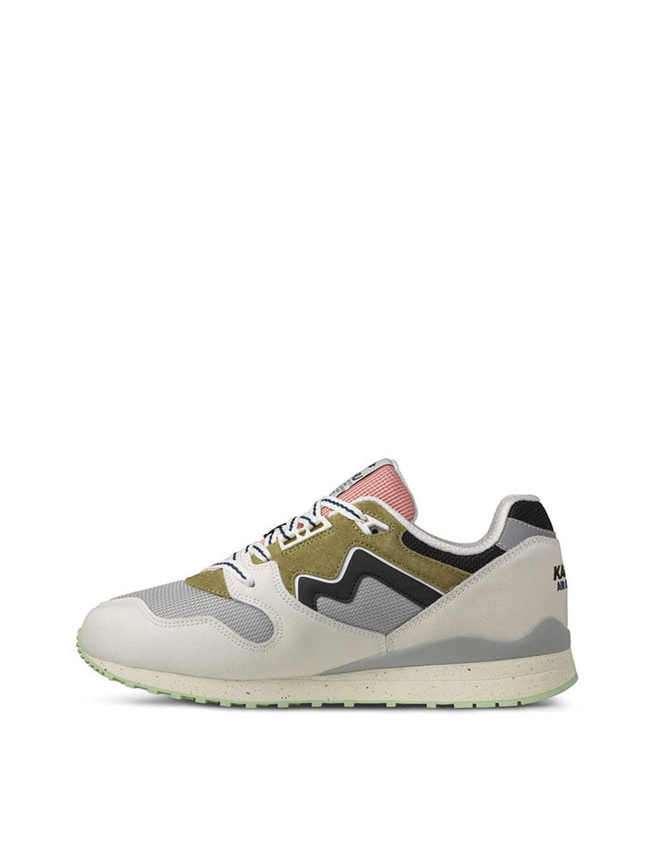 Karhu Synchron Classic Trainers Lily White / Green Moss