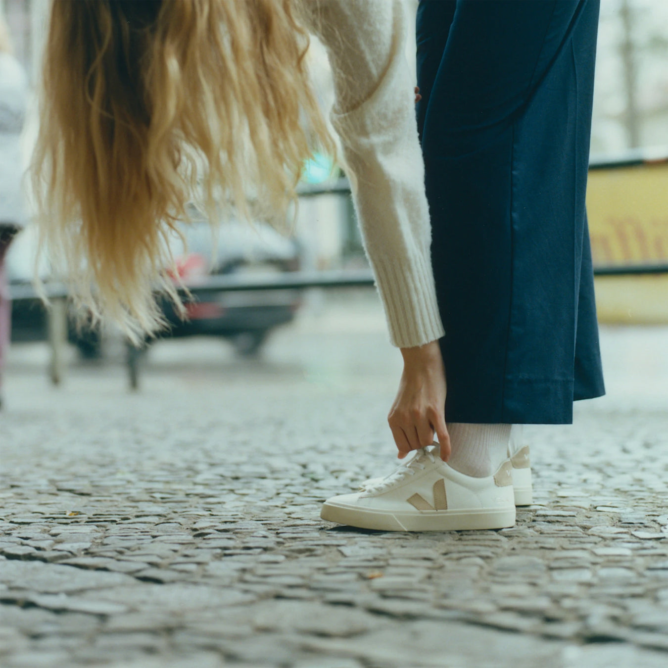 Veja Womens Campo Chromefree Leather Trainer Extra-White Almond - pam pam 